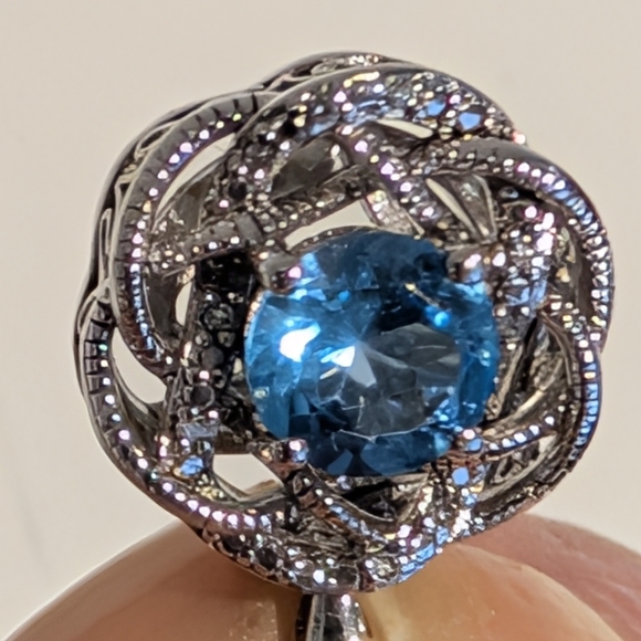 Sterling SilverPendant with Blue Topaz - Picture 4 of 6